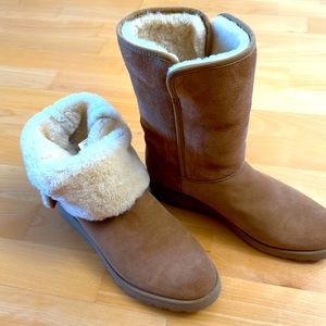 Ugg Amie short boot size 10. Like new'